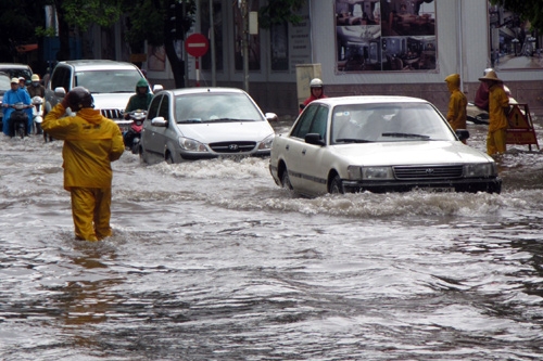 Hà Nội hiện còn 33 điểm đen úng ngập trong mùa mưa bão 2015